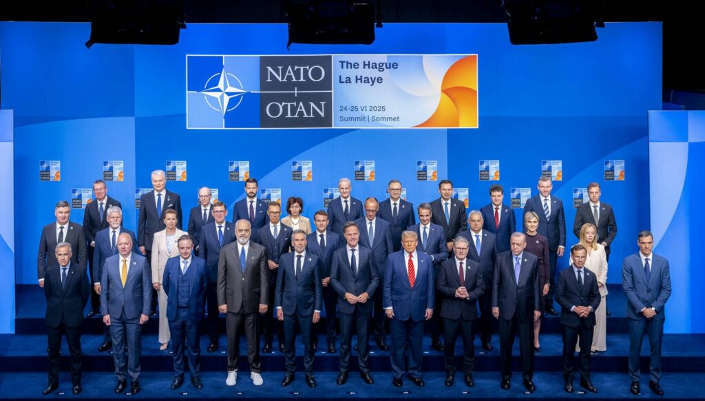 Photo de groupe au Sommet de l'OTAN à La Haye, juin 2025